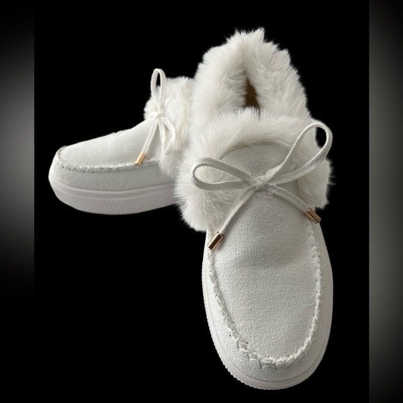 SHEIN White Winter Platform Slide On Shoes (New and Unused) - Picture 2 of 15